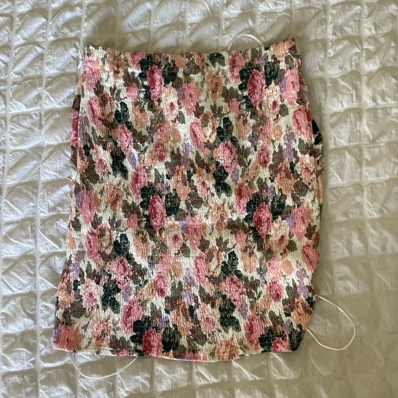 O. Vianca Floral Ruched Skirt - Picture 2 of 8